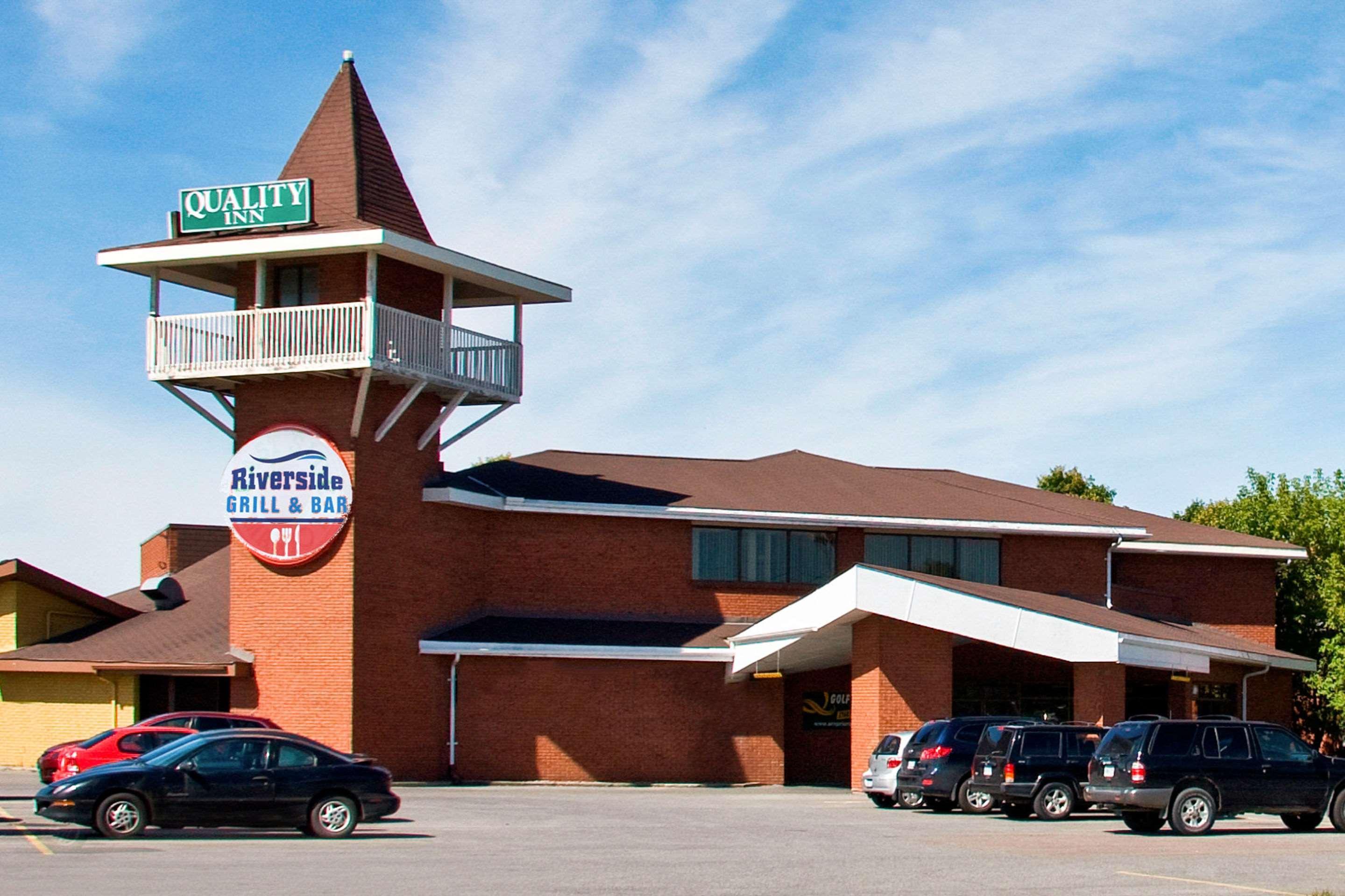 Ramada By Wyndham Arnprior Hotell Eksteriør bilde