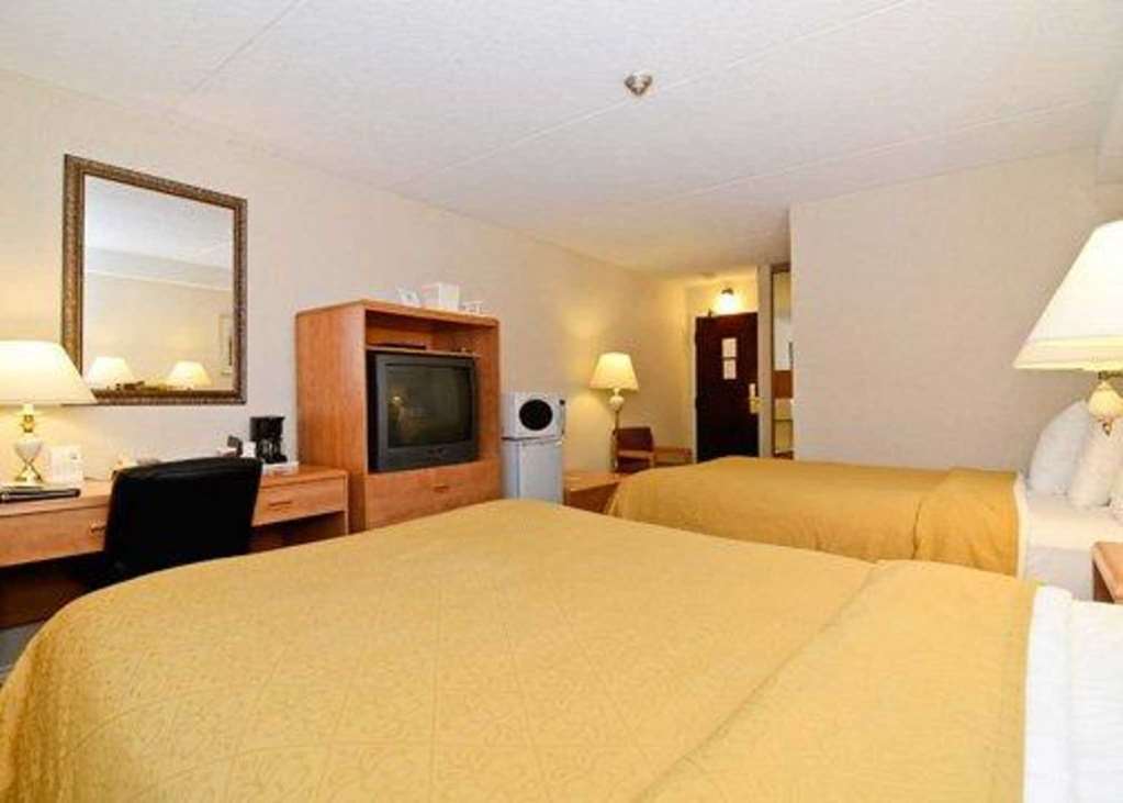Ramada By Wyndham Arnprior Hotell Rom bilde